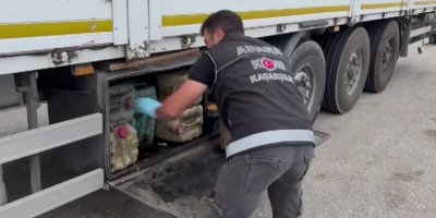 Yedek yakıt bidonunda 4 milyon TL değerinde kaçak telefon çıktı