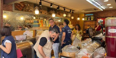 Kuru yemişçide kilolarca böceklenmiş ürün imha edildi