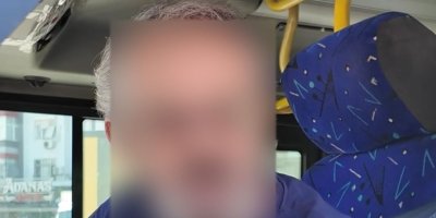 Trafikte hem telefonla konuştu hem kemer takmadı! Trafik polisleri ceza yazdı!