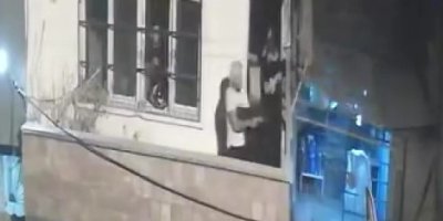 Adana'da balkondan balkona silahlı çatışma: 4 kişi gözaltına alındı