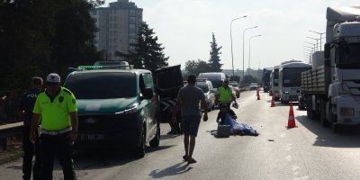 Adana'da otoyolda karşıdan karşıya geçmeye çalışan şahıs tırın çarpması sonucu hayatını kaybetti