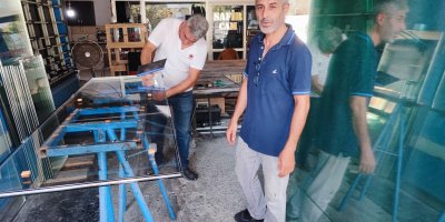 5 bin liralık cam aldı parasını ödemeden gitti