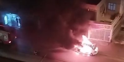 Adana'da otomobil alev alev yandı   