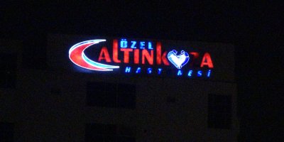 33 yaşındaki kadın mide ameliyatı sonrası hayatını kaybetti, aile hastaneyi bastı