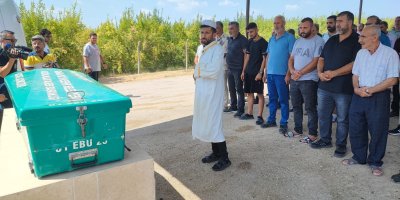 Mide fıtığı ameliyatı olduktan 9 gün sonra hayatını kaybeden genç kadın, toprağa verildi