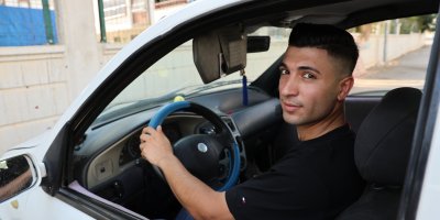 Adana'dan renkli görüntüler: Otomobilini balon ve yazılarla süsledi, eşini karşıladı