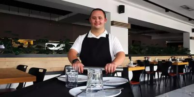 Engelleri aşan garson: Fatih Temel