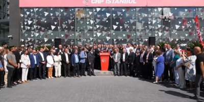 81 İl Başkanı'nın ortak açıklamasını Adana İl Başkanı Anıl Tanburoğlu okudu.