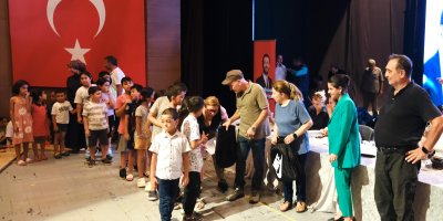 Ceyhan Belediyesi’nden 1000 Öğrenciye Çanta ve Kırtasiye Desteği