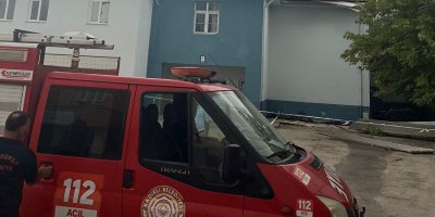 Kadirli’de, fırtına okulun çatısını uçurdu