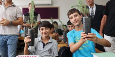Adana’da, yeni eğitim yılı “Yeşil Vatan” fidanlarıyla başladı