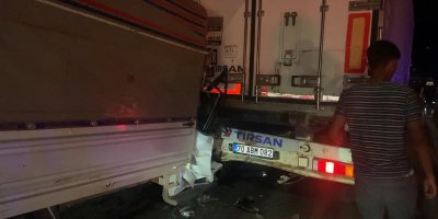 Kamyonet tıra arkadan çarptı: 1 kişi hayatını kaybetti!