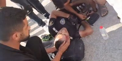 Motosikletli trafik polisi, kazada ağır yaralandı