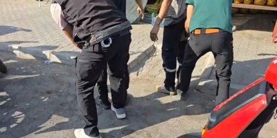 Adana'da narkotik polisleri okul önlerinde görevde