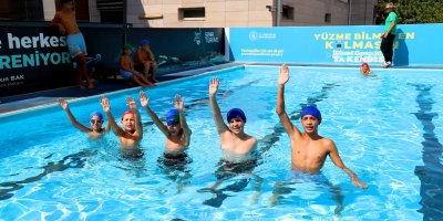 'Yüzme bilmeyen kalmasın' projesiyle 11 bin 443 kişiye yüzme eğitimi verildi