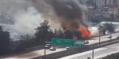 Adana'da otoyol kenarında otluk alan yangını