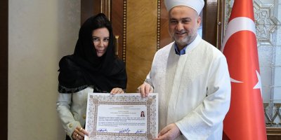 İngiliz Andrea Sheehan Adana'da Müslüman oldu