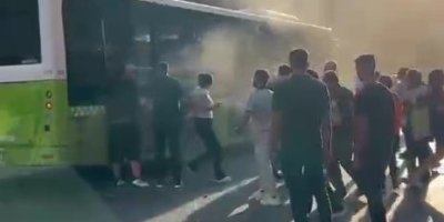 Adana Büyükşehir Belediyesi otobüsünde yangın paniği