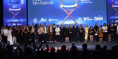 ‘O Da Bir Şey Mi’ Altın Koza’ya damga vurdu: 8 ödül birden aldı