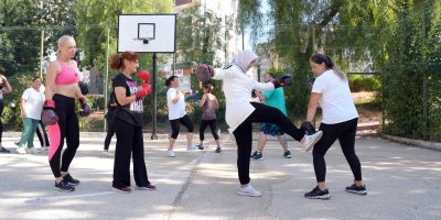 Çukurovalı kadınlar güne sporla başlıyor