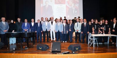 Adana Valisi Köşger, sanat etkinliğinde genç sanatçılarla buluştu