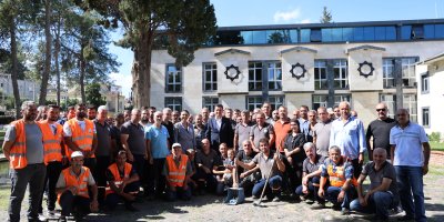 Sokakları tertemiz yaptılar, prim alınca davul zurnayla teşekkür ettiler