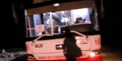 Sürekli arızalanan otobüs, vatandaşları isyan ettirdi