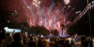 Adana'da dron, lazer ve havai fişek gösterisi, görsel şölene sahne oldu