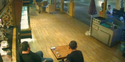 Pastaneye atılan pimi çekilmemiş bombanın yeni görüntüleri ortaya çıktı 