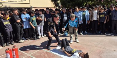 Öğrenciler deprem ve yangın tatbikatı yaptı