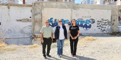 63 kişinin öldüğü apartmanın davasında aileler, karar duruşması öncesi enkaz alanında toplandı