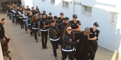 Helikopterlerin gözetiminde "Bayğaralar" çetesi adliyeye sevk edildi