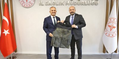 Adana İl Sağlık Müdürü Nacar’a, anlamlı hediye 