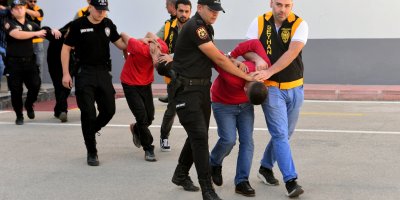 50 milyon haraç isteyip, iş yeri, ev ve muhtarlık kurşunladılar: 6 kişi tutuklandı
