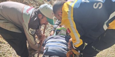 Hayvan otlatırken kayalıklardan düşen gazi kurtarıldı