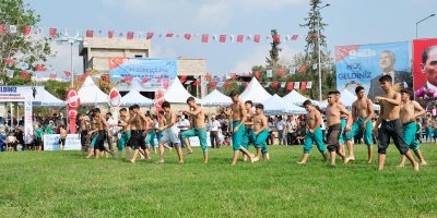 9. Geleneksel İsmet Atlı Karakucak Güreşleri başladı: Yaklaşık bin sporcu er meydanına çıktı