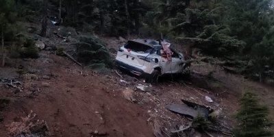 Dağ yolunda otomobil uçuruma yuvarlandı: 2 kişi hayatını kaybetti