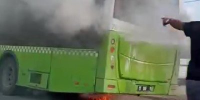Adana'da belediye otobüsü alev alev yandı