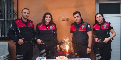 Polis sirenleri bu kez özel gereksinimli çocuğa sürpriz için çaldı