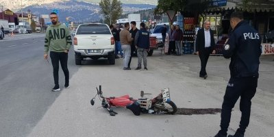 Otomobille çarpışan motosiklet sürücüsü, ağır yaralandı
