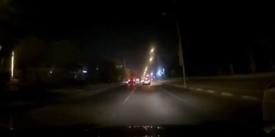 Makas atmaya çalıştı, motosiklete çarptı