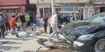 Otomobil ile golf aracı çapıştı: 2'si ağır 3 kişi yaralandı