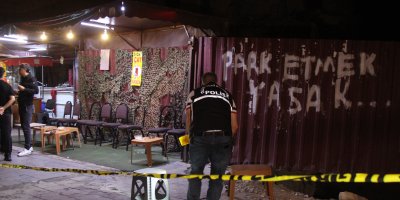 Adana'da çay ocağına kurşun yağmuru: Polis aracı hedef oldu