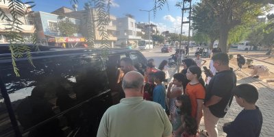 Çocuklar, hediye oyuncaklarla sevindi