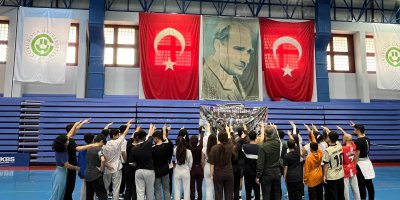 Üniversite öğrencilerinden, çocuklara eğitsel oyun desteği