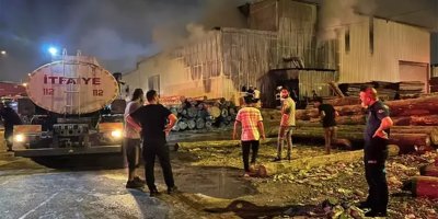 Yüreğir'de, kereste dükkanında çıkan yangın söndürüldü