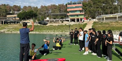 Adana’da gençler, kürek çekerek Cumhuriyet Bayramı'nı kutladı