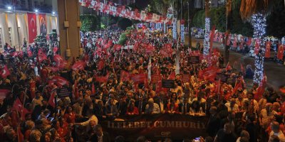 Cumhuriyet Bayramı, Adana'da binlerce vatandaşın katılımıyla coşku ve gururla kutlandı