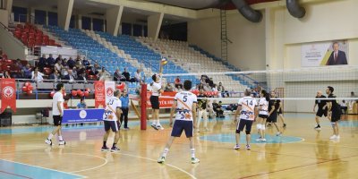 Adana Aile ve Sosyal Hizmetler İl Müdürlüğü’nde voleybol heyecanı