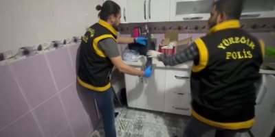 Mutfak dolabından AK-47 ve pompalı tüfek çıktı